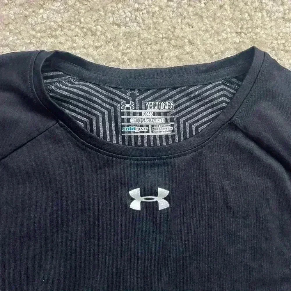 Under Armour Cold Gear Unisex Black Thumb Hole Long Sleeve Shirt Loose Size YXL